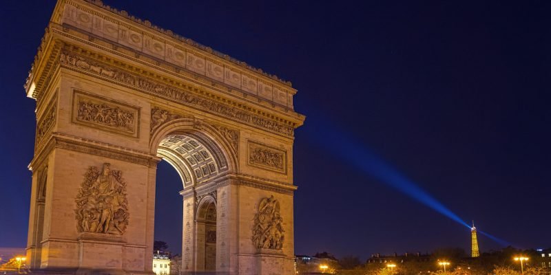 time lapse photography of Arch de Triumph at night